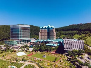 공기업 낙하산 인사논란 속…강원랜드, ‘친윤’ 최철규 대행 역대급 성과 