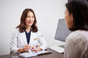 라식·라섹 후 시력저하, 렌즈삽입술로 재수술 가능할까?