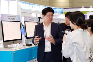 더존비즈온, 'KHF 2025'서 의료 AI 에이전트 기반 지능화 혁신 선봬