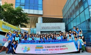 우리은행 가족봉사단, 추석 앞두고 독거어르신 찾아가 봉사