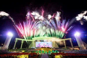 에버랜드, '케데헌' 불꽃쇼·테마존 15만명 관람
