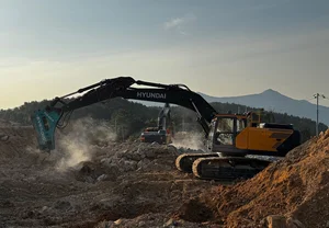 포스코이앤씨, ‘원격제어 굴착기’ 현장 실증 성공...건설현장 무인화 시대 앞당겨