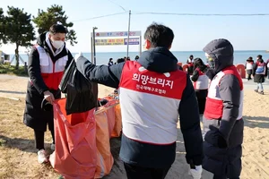 희망브리지, 인천 왕산해수욕장서 플라스틱 제로 플로깅 펼쳐