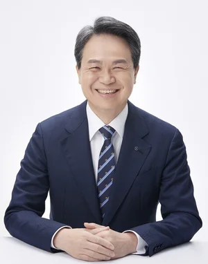 진옥동 신한금융 회장, 연임 사실상 확정..최종 후보 추천