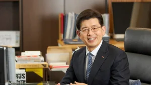 BNK금융지주 회장 선임 전..연임 빈대인은 누구, 과제는?