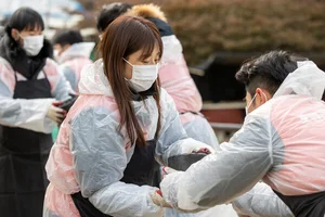 호반그룹, '사랑의 연탄 나눔'으로 이웃 사랑 실천...임직원 100여 명 참여