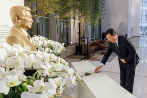 롯데, 신동빈 회장 주재 상반기 VCM 개최…중장기 전략 논의