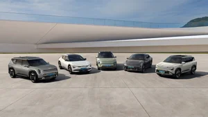 중국산 전기차 파상공세에 기아 가격 인하로 '맞불'