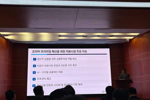 '온탕' VC·IPO에는 정책 수혜, '냉탕' PEF에는 금리 위험과 책임론 [자본연 전망②]