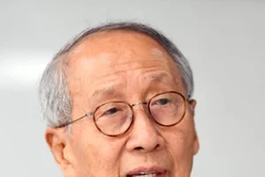 윤여준 전 장관, 사랑의열매 신임 회장 선임… 임기 3년