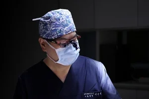 무너진 눈가 탄력, 인상까지 바꾼다… 중년 눈성형, 기능과 심미성 동시에 고려해야