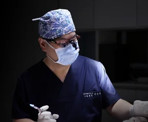 무너진 눈가 탄력, 인상까지 바꾼다… 중년 눈성형, 기능과 심미성 동시에 고려해야