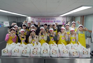 흥국생명, 빵 만들기 봉사에 명절음식키트 포장…인턴사원들과 함께