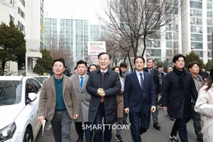 “1기 신도시 6.3만 가구 차질 없이 공급”...김윤덕 국토부 장관, 일산 선도지구 현장 점검