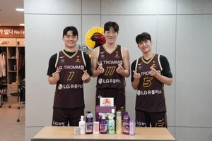LG생활건강, LG세이커스 선수단에 특별 선물세트 전달