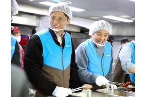 허서홍 GS리테일 대표·에드워드 리, 안나의 집 찾아 '한끼 나눔' 행사 진행