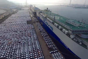 정부, 올 수출 목표 7400억 달러 제시
역대 최대 지난해 7천억 달러서 4.3%↑