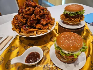 [현장] 후덕죽 손잡은 맘스터치, ‘지루한 피클 대신 짜사이’ 중화풍 버거 내놓는다