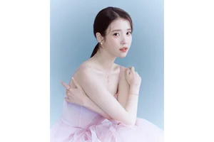 제이에스티나X아이유, 행운의 ‘클로비아’ 컬렉션 공개