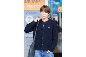  엑소 카이의 공향패션은...라코스테 FW26 패션쇼 참석 차 출국