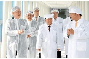 인천 남동공단 화장품 업체 찾아간 신한은행장
