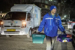 로저스 쿠팡 임시대표, 새벽배송 직접 뛰었다 