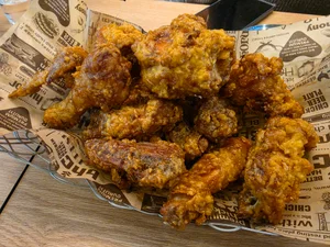 [냠냠뷰] BHC의 2026 첫 신메뉴, 먹어보니 느껴지는 ‘절반’의 성공?