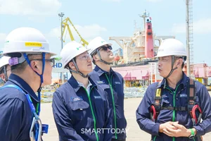 회의실 대신 현장으로…정기선 HD현대 회장의 현장경영 '화제'