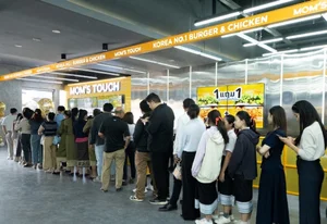 맘스터치, 라오스 MF 1호점 성황리 오픈…연내 6호점 확대 목표