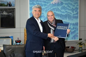 대우건설 정원주 회장, ‘빛과 땅의 건축가’ 도미니크 페로와 맞손 ...협력 모색
