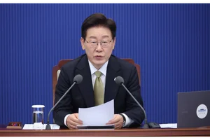 '파업 D-3' 삼성전자 노사, '마지막 담판' 테이블에 앉았다