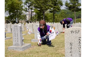 효성, 국립서울현충원 찾아 묘역 정화 봉사