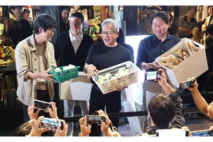 최태원·젠슨황, 저녁 깐부회동…SK그룹 경영진도 참석
