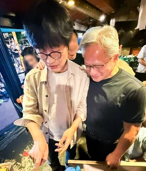 '극강의 I' 이해진이 정신없는 술자리에 나왔다..네이버 AI 사업 의지 호평하는 증권가