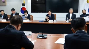 김영훈 노동, 잇딴 사망사고 포스코 경영진에 안전투자 확대 촉구 