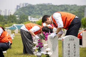 김대헌 호반그룹 사장, 신입사원들과 국립서울현충원서 묘역 정화 봉사