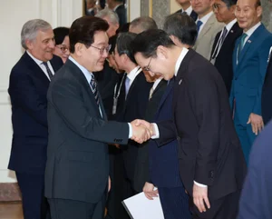 이 대통령 25일 이재용 회장과 만찬 회동... 삼성전자 대규모 지방 투자 논의할 듯 