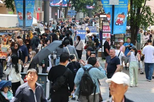백화점만 호황? 여름 성수기 맞은 유통업계 실적 '기지개'