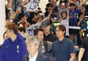 홍명보 축구 국가대표팀 감독 귀국