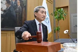 기준금리 인상..3년6개월만 긴축전환