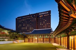호텔신라, 방한 외국인 두고 백화점과 경쟁...목표가↓-한투