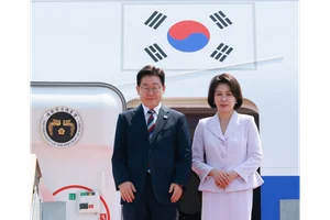 李대통령, 서울 도착…증시 폭락 등 국내 난제 '산적'