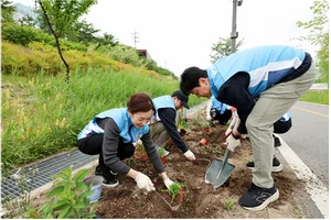 대우건설, 'BETTER TOGETHER'로 사회적 가치 확산...중랑천 생태복원부터 체코 소방차 기증까지