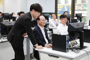 KB국민은행, 경영진 대상 ‘생성형 AI 실습 교육’..