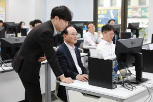 KB국민은행, 경영진 대상 ‘생성형 AI 실습 교육’..