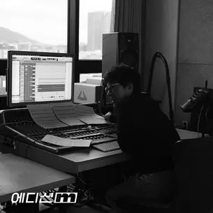 멜론(Melon)은 휴먼 큐레이션 서비스 ‘에디션M(EDITION M)’을 통해 ‘아티스트 스페셜’ 첫 번째 주인공으로 ‘가왕’ 조용필을 선정했다.