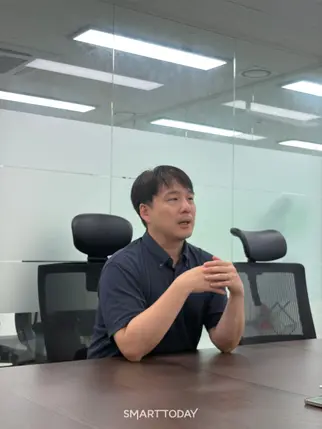 최홍섭 마음 AI 기술총괄 대표가 월드모델에 대해 설명하는 모습.