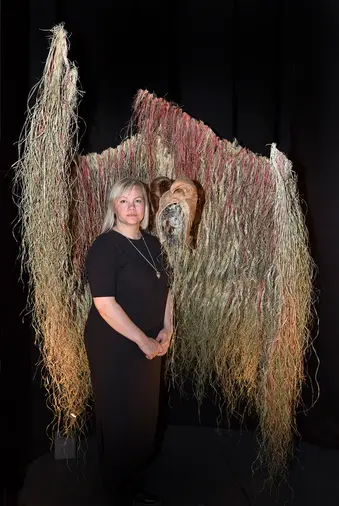 마렛 안네 사라(Máret Ánne Sara) 작가 (출처: Photo © Johnathan Watts, MEG)