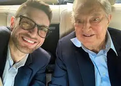 조지 소로스가 250억 달러 규모의 사업을 지난 해 말 아들에게 물려준 것으로 최근 알려졌다.