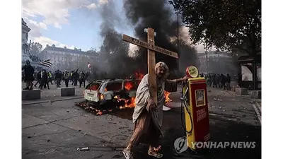 프랑스 전역 뒤덮은 주말 폭력·약탈 사태…정부, 긴급 내각 회의 소집